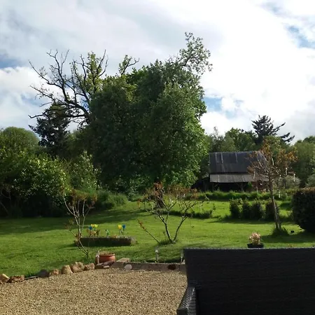 Charming Secluded French Country Cottage بيت للعطل Villechien